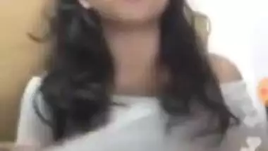 Desi Girl Accident Boobs Show On Insta Live
