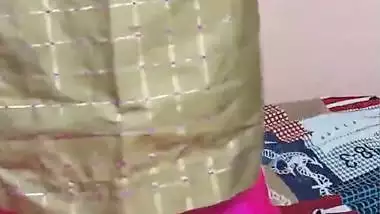Sexy Bhabhi Shows Her Nude Body And Wearing Cloths