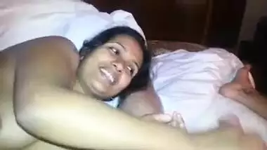 Desi office milf bhabhi fucking her boss in hotel