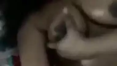 Sexy lankan Wife Record Boob massage Selfie 2