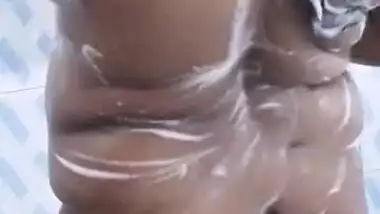 Sexy looking busty bhabhi nude bath MMS video