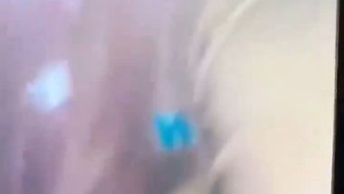 GF gives an Indian blowjob to her BF in the car