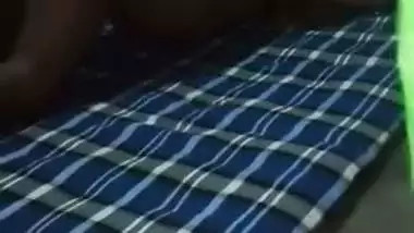 Desi dude records XXX coupling with Bangladeshi wife on amateur cam