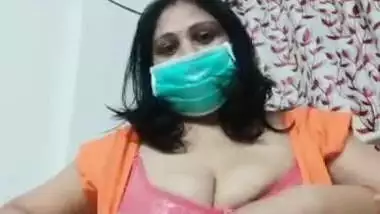Indian bhabhi showing boobs during lockdown