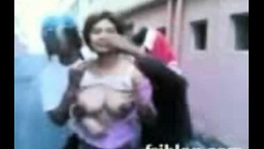 Horny Gujju Bhabi first time on cam