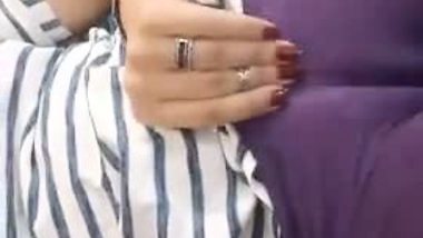 Sexy indian babe showing her back side