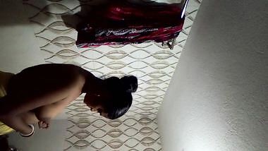 Caught bengali bhabi bathing 