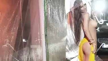 poonam pandey rain dance in sari