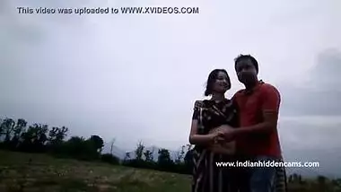 Indian Married Couple Outdoor Romance - IndianHiddenCams.com