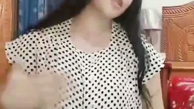 Chamet girl dancing and showing boobs on video call