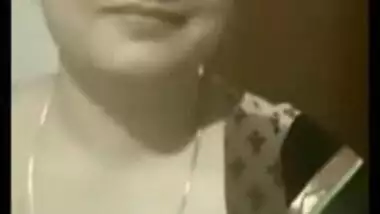 Naked gujarati aunty dressing sex video