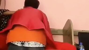 Hijabi girl’s Pakistani porn from her computer class