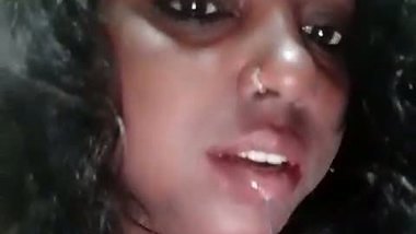 Busty Bengali milf sucks her big boobs in Bangladeshi sex