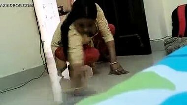 Desi Maid Cleavage show - 1