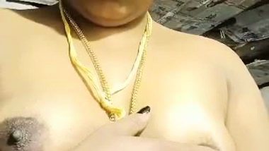 Striptease Tamil aunty video showing her topless