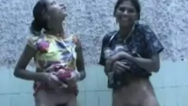 Bollywood girls pissing