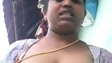 Tamil Bhabi showing her big boob