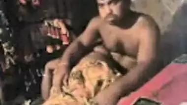 Desi Sex Movie of Midget Chap Having Sex With Aunty