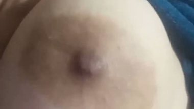 Innocent girl boobs show viral MMS selfie