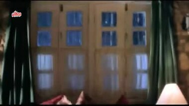 Hot Smooch Between Fardeen & Meghana,