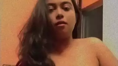 Mumbai girl boob show selfie video for lover