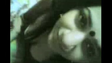 Smiling Bhabhi Sucking