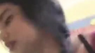 තනියෙම හුත්ත අත ගගා හෙලුවෙන් සැපක් අරන් කොල්ලට...