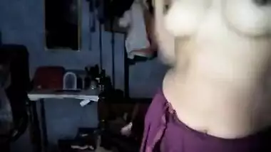 Bihari wife nude MMS striptease show on selfie cam