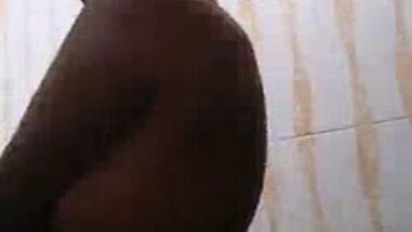 Swathi Naidu Hot Telugu Babe Taking Shower - DesiPapa.com