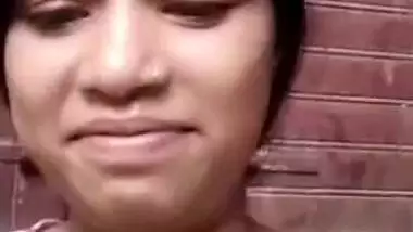 Karachi girl showing her boobs on video call