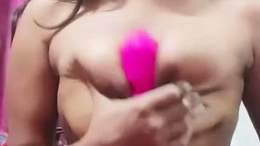 Busty model gets naked and records her desi sex MMS