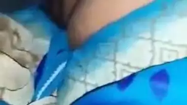 Plump sexy aunty with huge boobs fingering hard