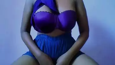 Thick Thigh Bitch Shaking Her Bun And Breast