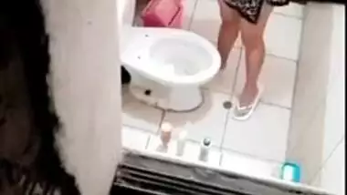 Sensual indian lady got her ass caught on hidden cam