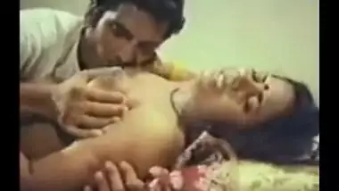 Desi aunty with big love bubbles xxx porn abode wife saree sex with neighbour