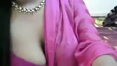 Hawt bhabhi teasing her facebook ally with her body curves