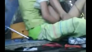 Indian outdoor sex scandal of Desi young students open sex in park