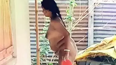 Bengali Boudi walking nude outdoor mms spy cam