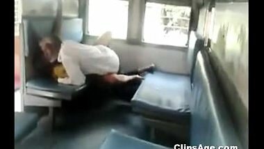 Old desi guy fucking a local whore in train compartment caught by people