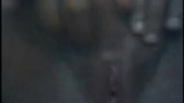 iNDIAN GIRL PLAYS ON CAM