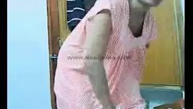 Nude Hot Bhabhi Wearing Clothes After Shower