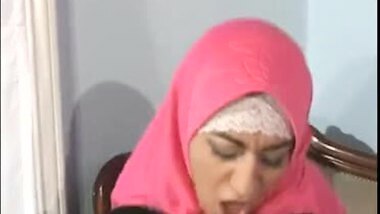 Red Hijabi Paki Ummah Sister prefers Big British Beefstick