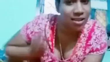 Sexy Tamil Bhabhi’s Erotic TikTok Video