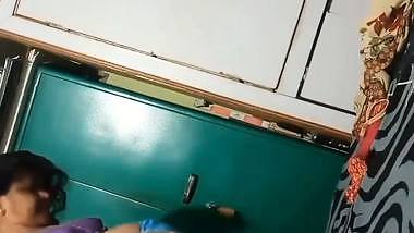 Hot mom dress change boobs show viral topless clip