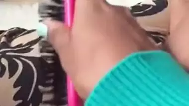 Indian slut fucking with hairbrush