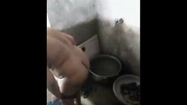 Secret video of desi sexy neighbor’s mom bathing