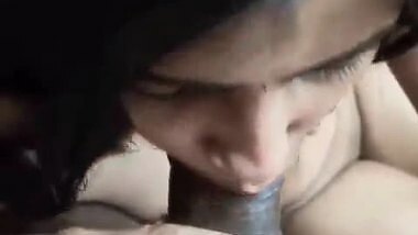 Sexy Indian Girl Sucking Lover Dick