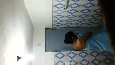 Srilankan bathing hiddencam video