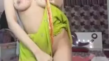Gorgeous Desi XXX slut shows off small boobs and pussy at home MMS