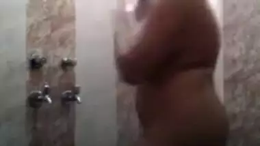 Desi girl satisfies BF's sex dreams by recording XXX relax in shower